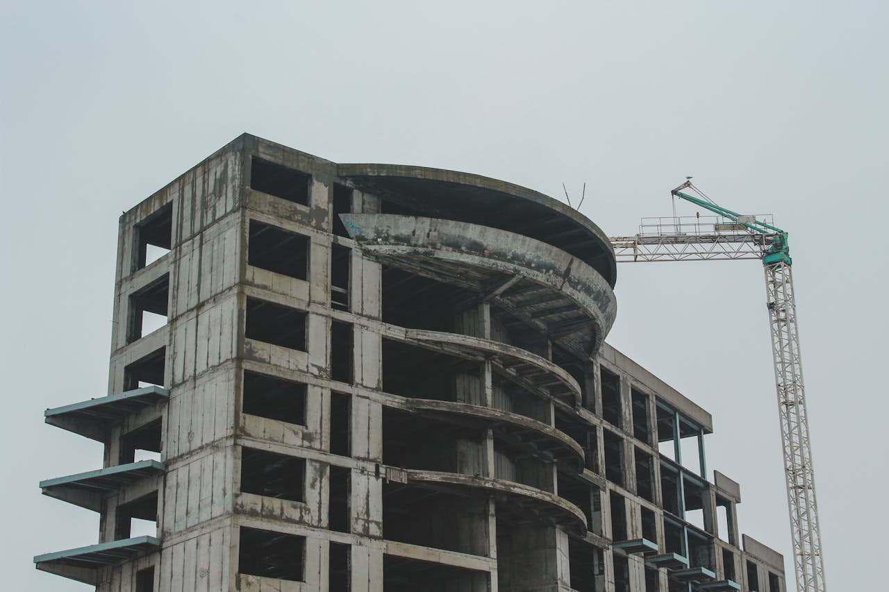 A high-rise building under construction with a crane, showcasing modern architecture in Constanța, Romania.
